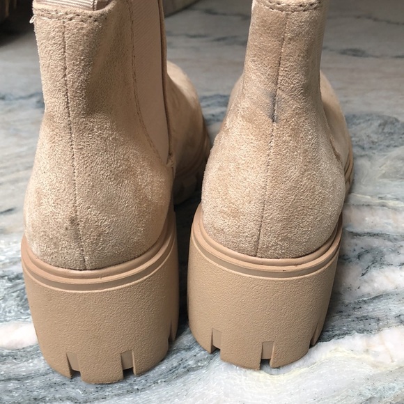 Soda like new lug sole ankle boot suede like wheat color boot pull on 9 - Picture 3 of 7